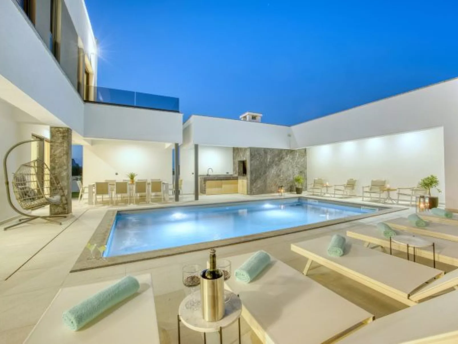 Villa Elena with two pools and spa - Image-tags.info