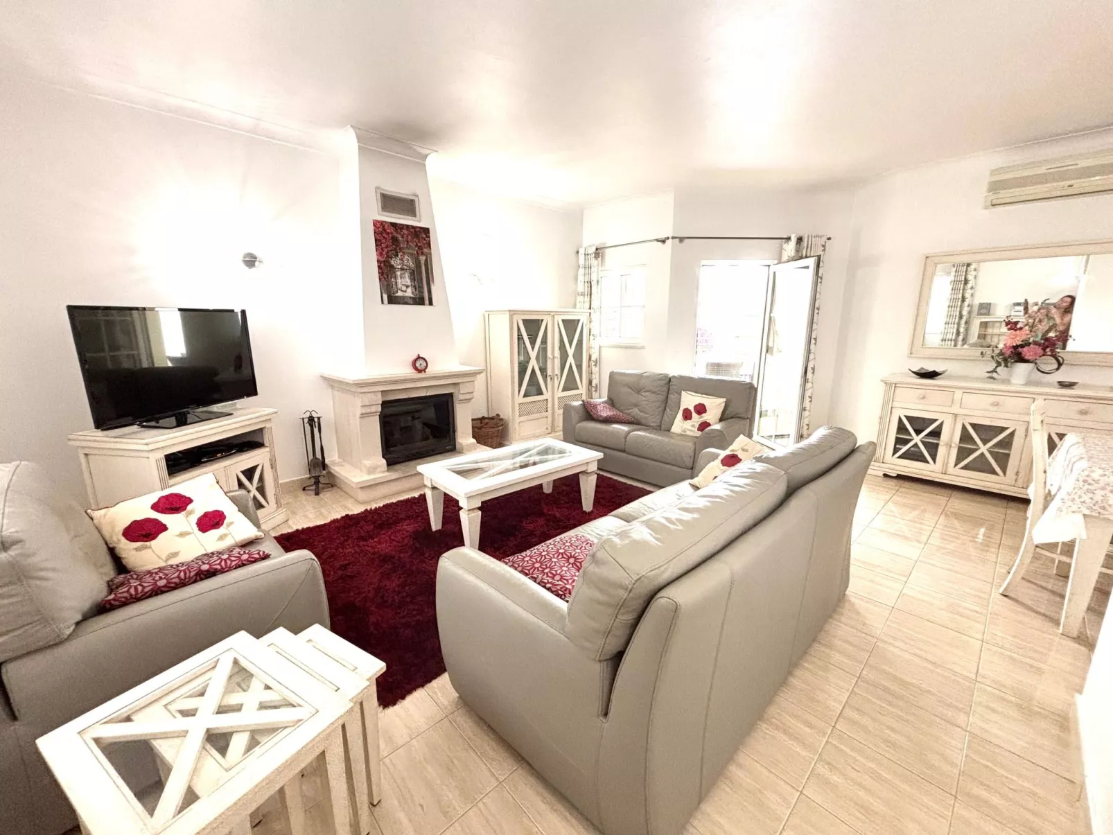 Mit beheiztem Pool - Inside