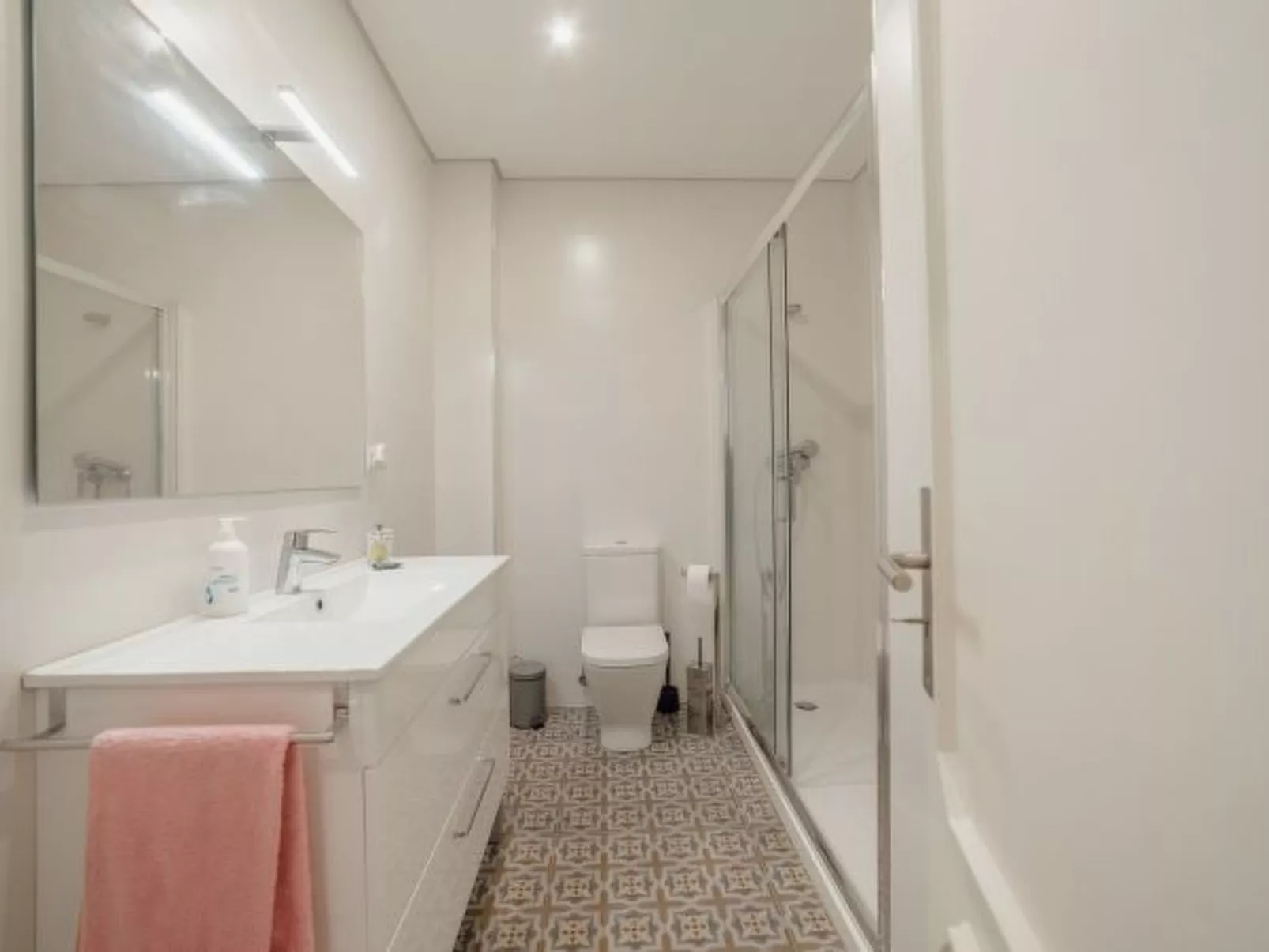 DOWNTOWN DESIGN WITH BALCONY by VACATIONY - Inside