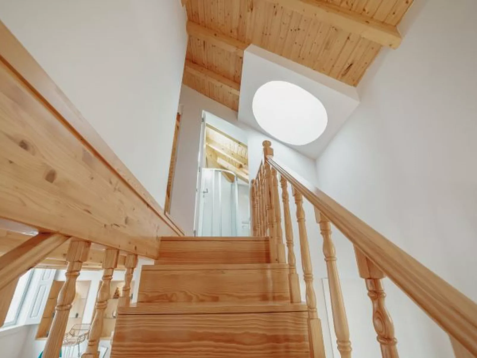 DOWNTOWN CLERIGOS with RIVER VIEW by VACATIONY - Inside