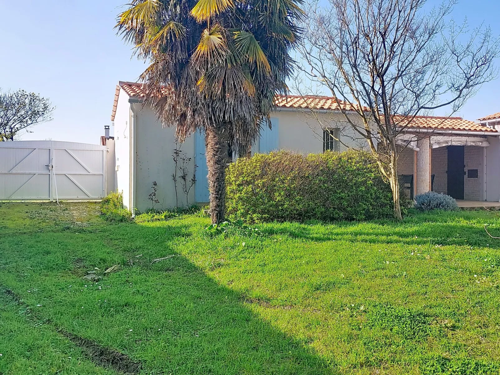 Le Château 3 - Draußen