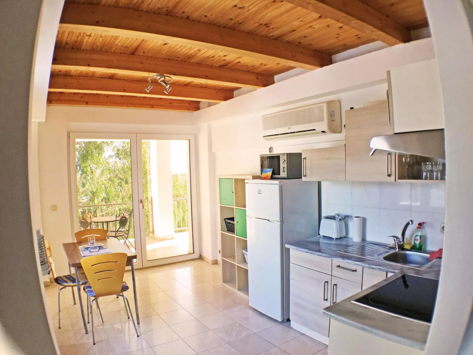 In Ermioni mit Garten, gemeinschaftlichem Pool und Terrasse - Drinnen