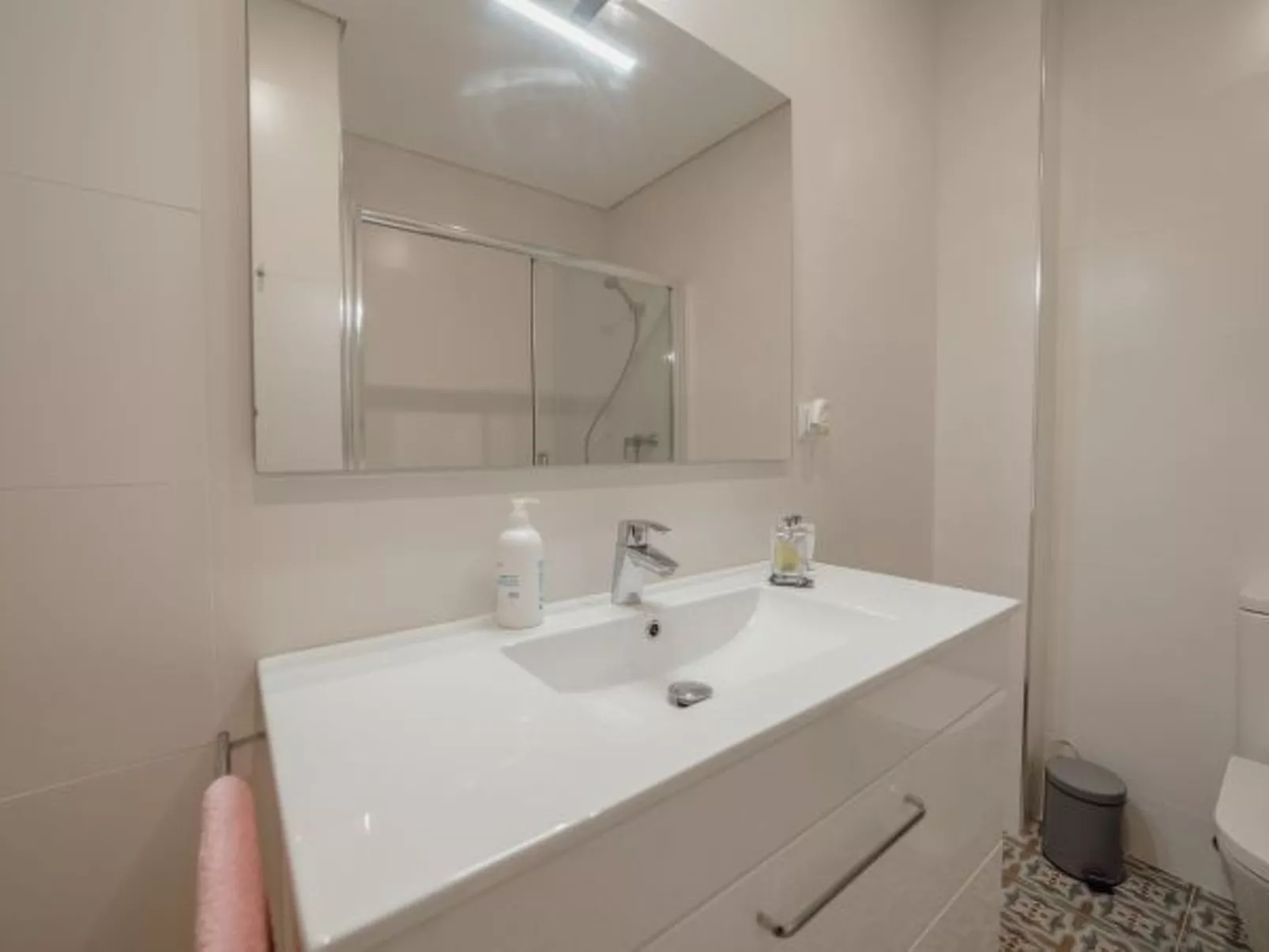 DOWNTOWN DESIGN WITH BALCONY by VACATIONY - Inside