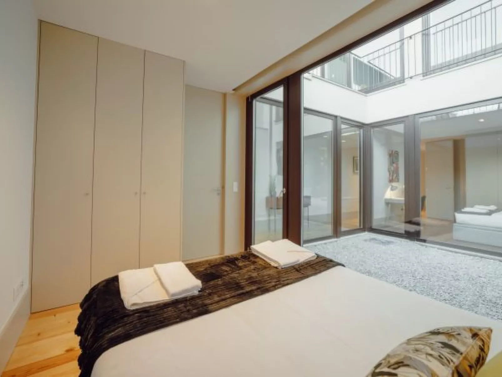 LEGACY OPORTO PREMIUM APARTMENT B by VACATIONY - Inside