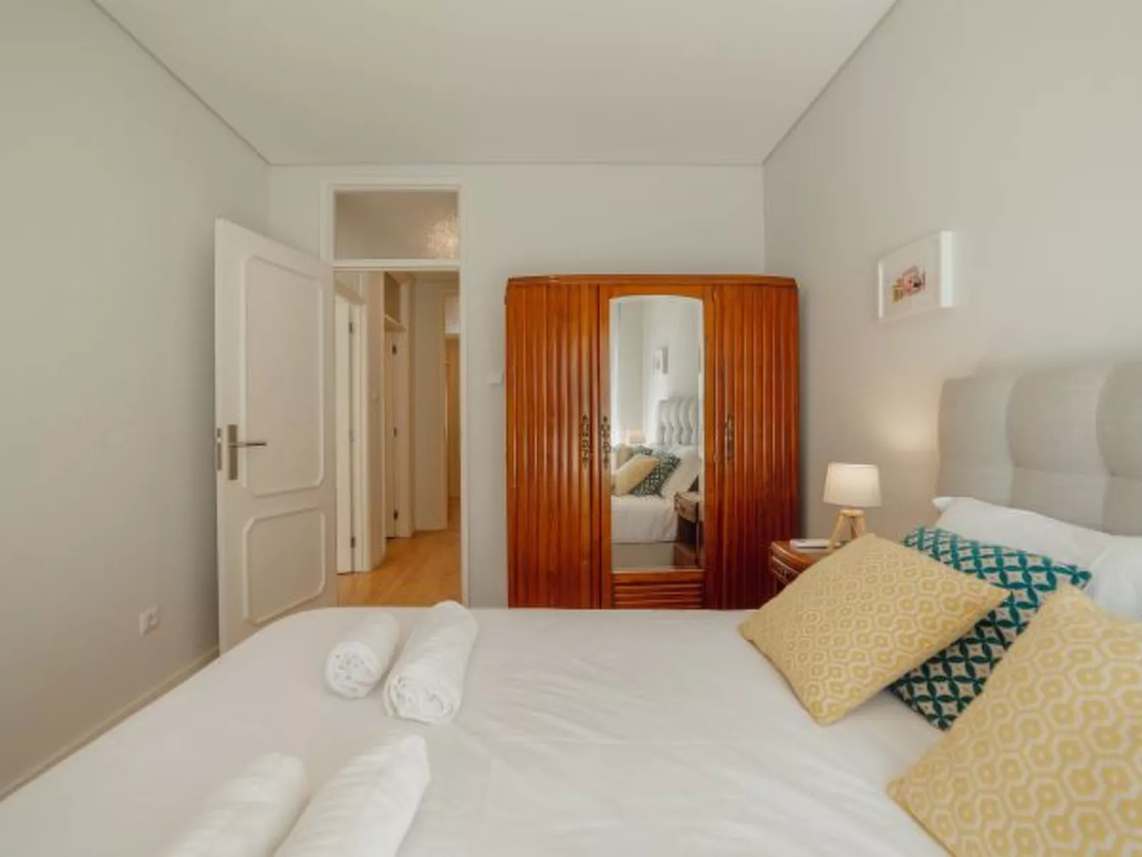 DOWNTOWN DESIGN WITH BALCONY by VACATIONY - Inside