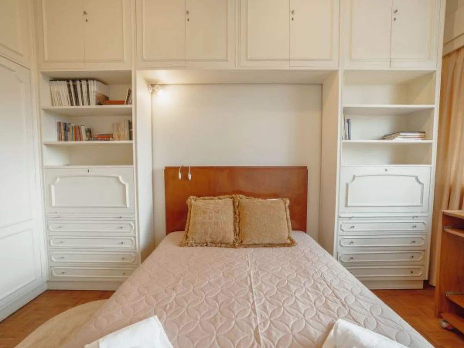 GRAND BOTANIC GARDEN APARTMENT by VACATIONY - Inside