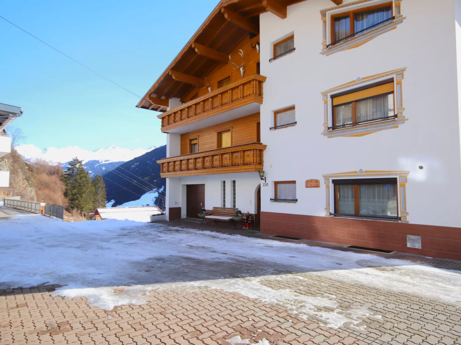 Garni Regina - Outside