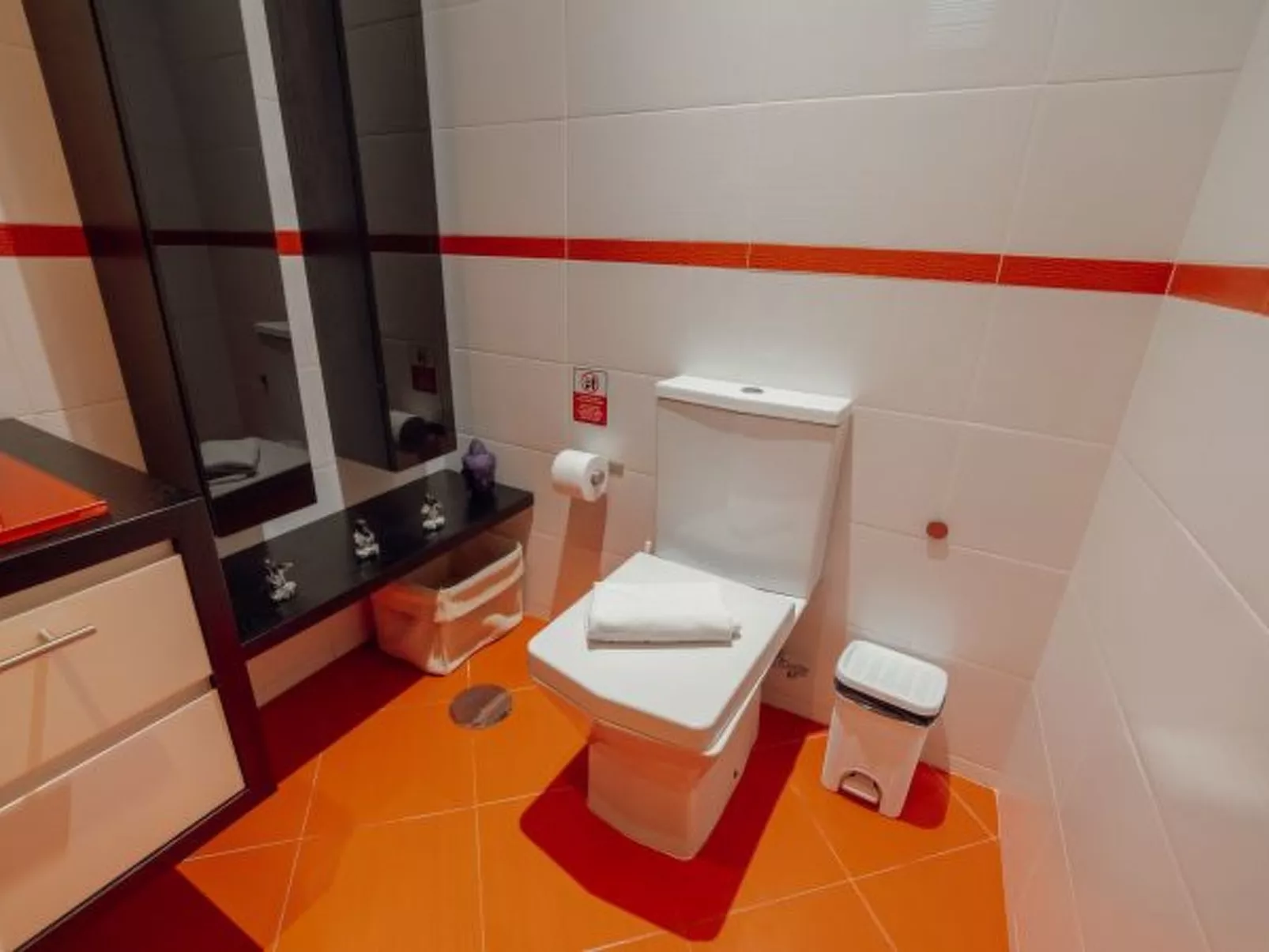 POOL & CINEMA VILLA by VACATIONY - Inside