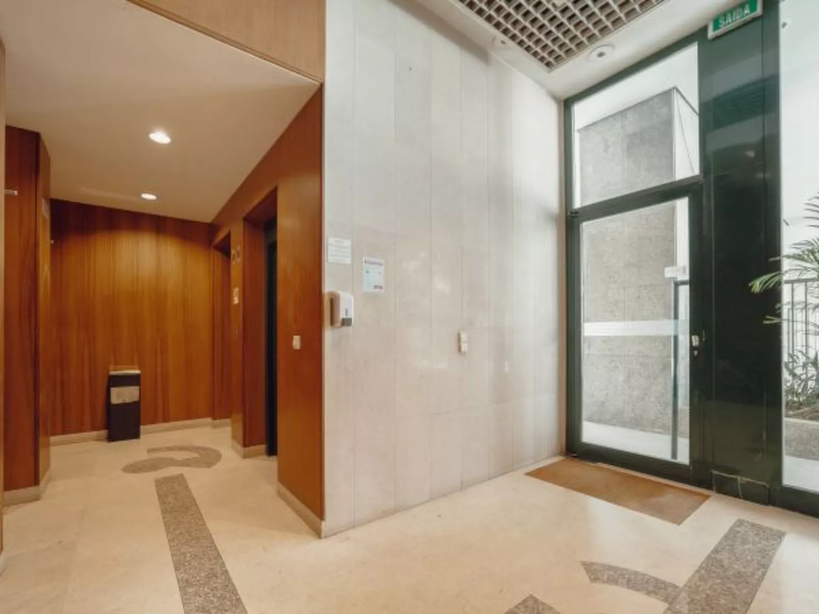 DOWNTOWN GRAND TOWER VIEW by VACATIONY - Inside