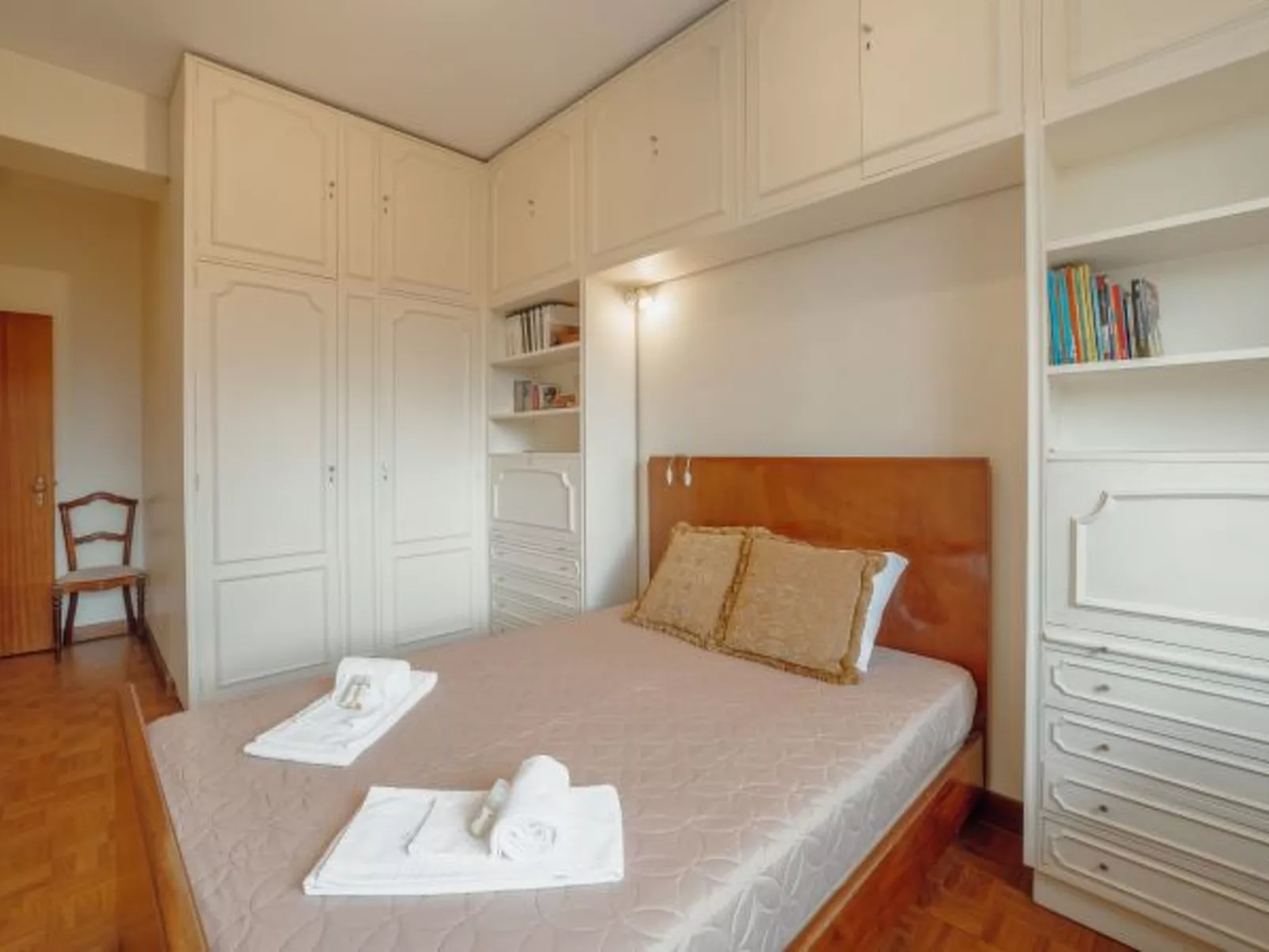 GRAND BOTANIC GARDEN APARTMENT by VACATIONY - Inside