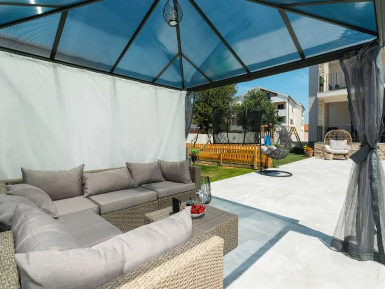 Villa Magale with a pool - Image-tags.info