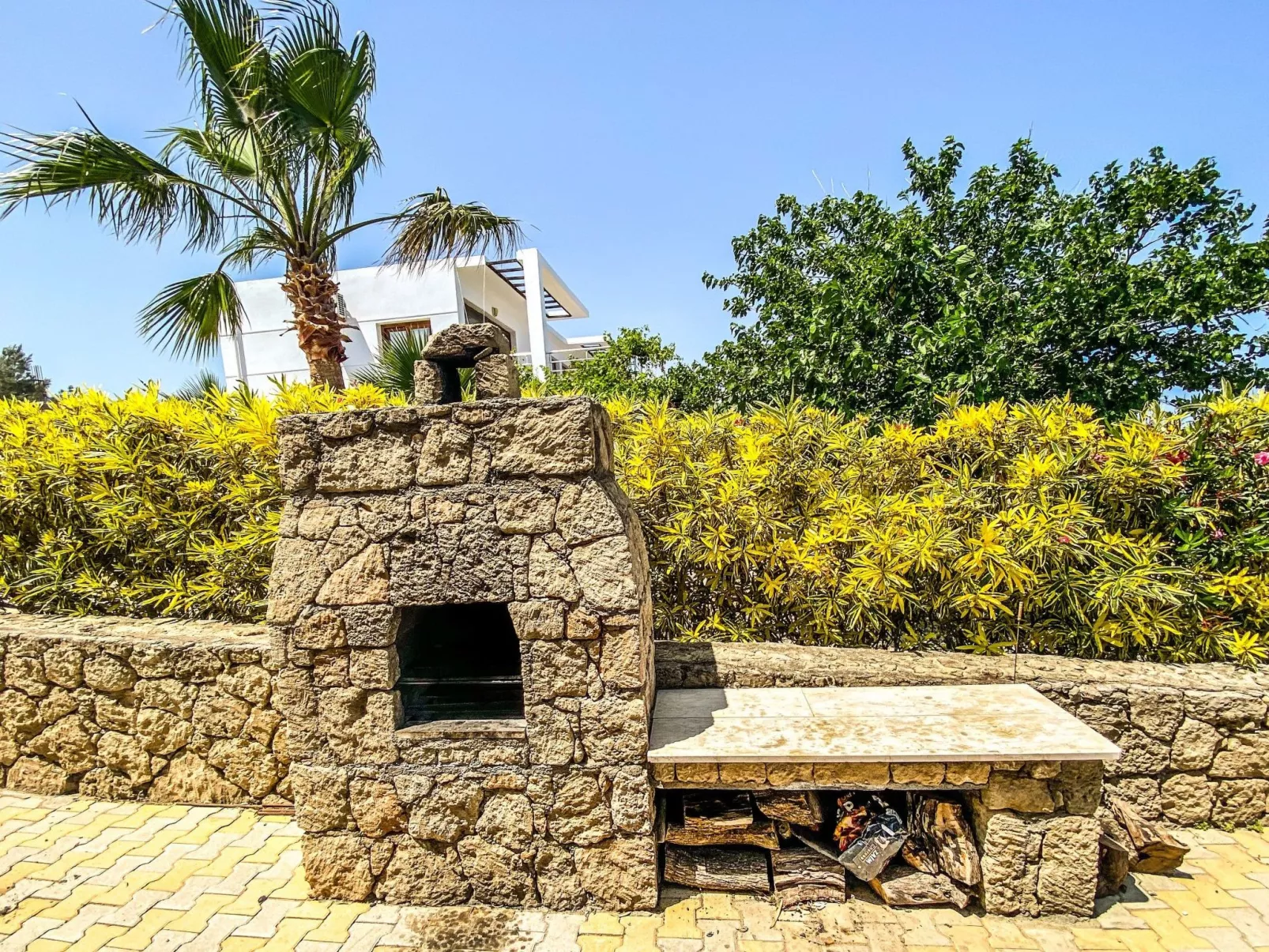 Villa "Meerblick" mit Infinity-Pool - Draußen