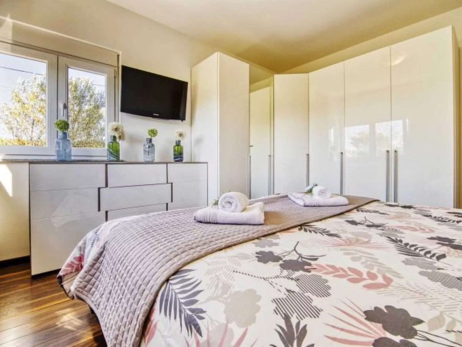 Villa Enna with heated pool - Image-tags.info