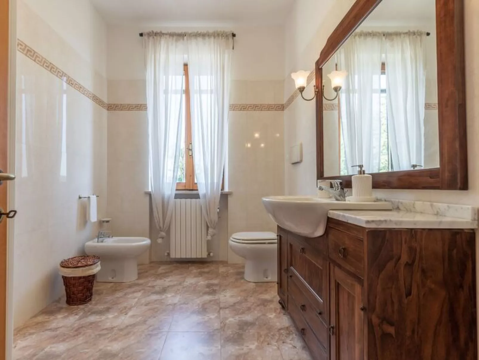 Sunrise Hill Holiday Home - Inside