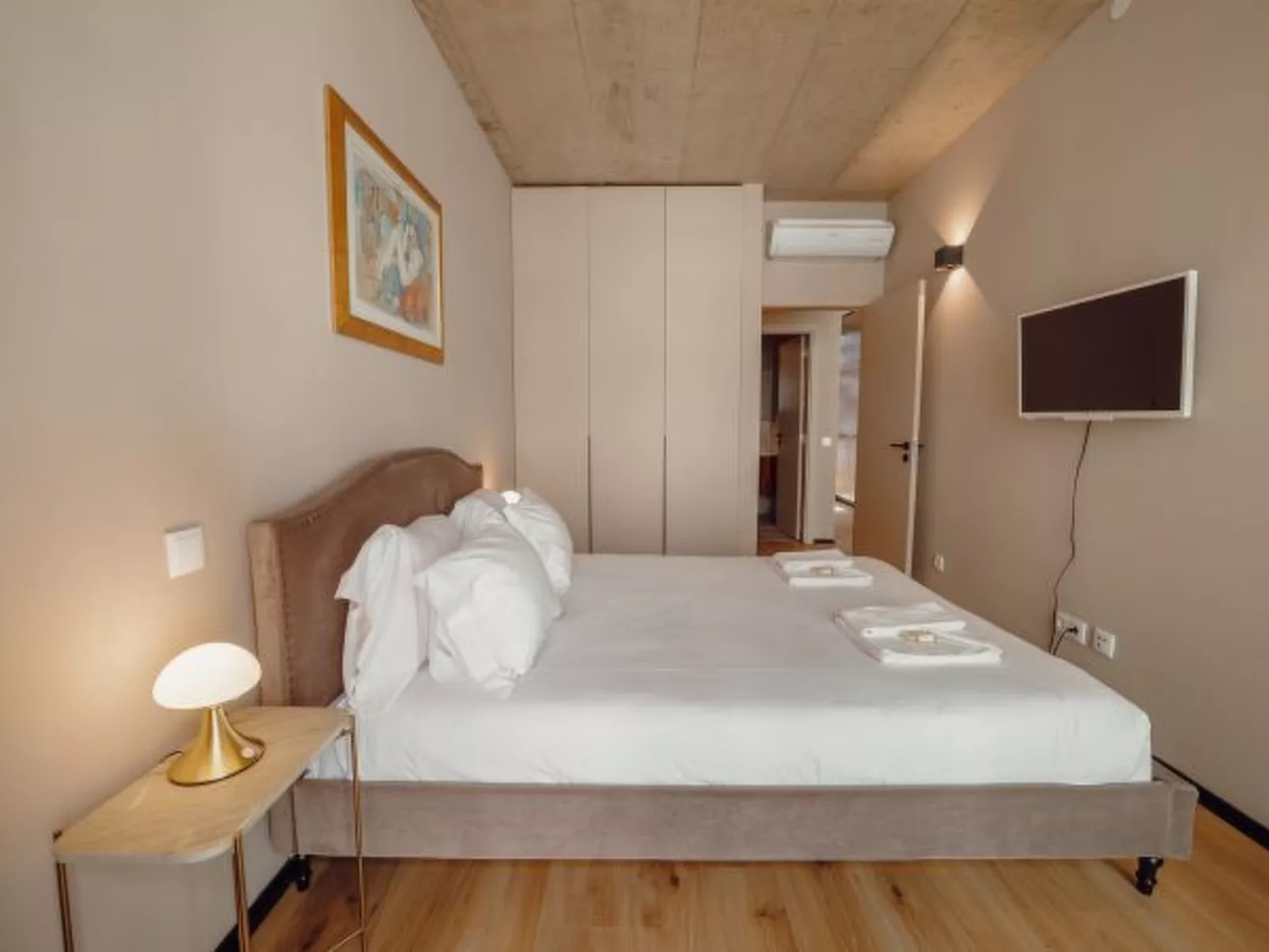 CITY CENTER PREMIUM with GARAGE by VACATIONY - Inside