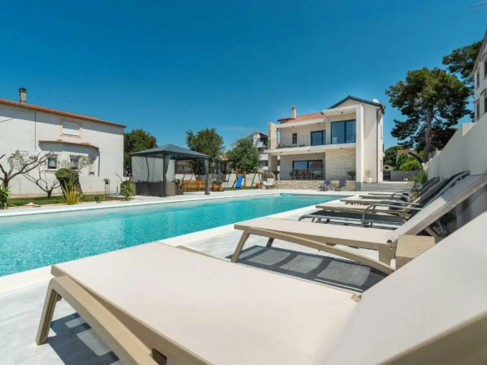 Villa Magale with a pool - Image-tags.info