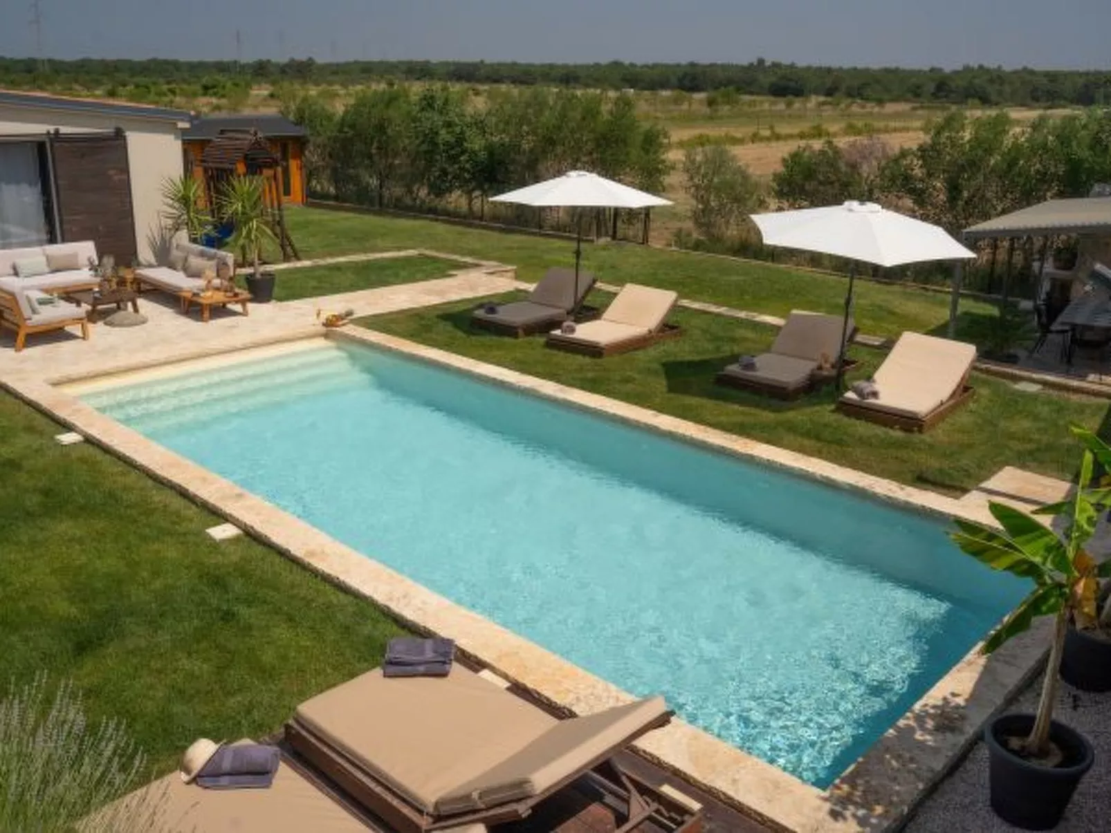 Villa Royal with heated pool - Image-tags.info