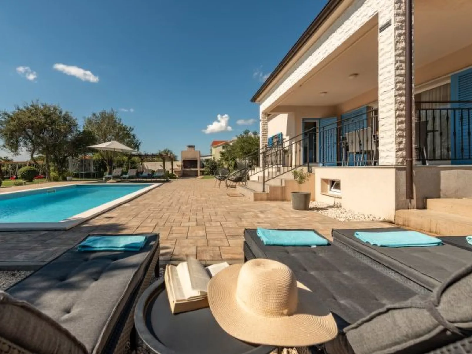 Casa Kamber with pool - Image-tags.info