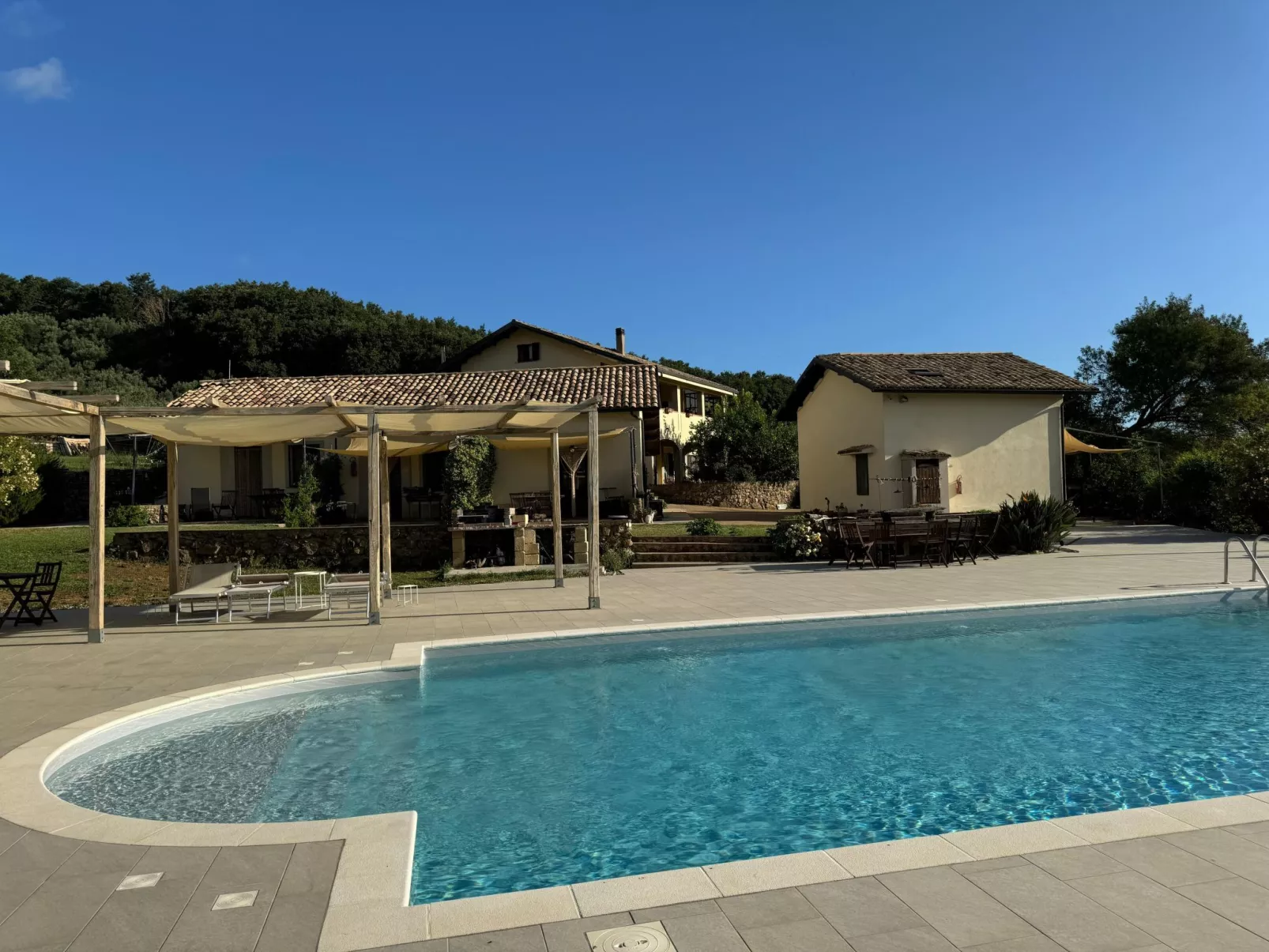 Landgut mit Blick auf das Wasser - Outside