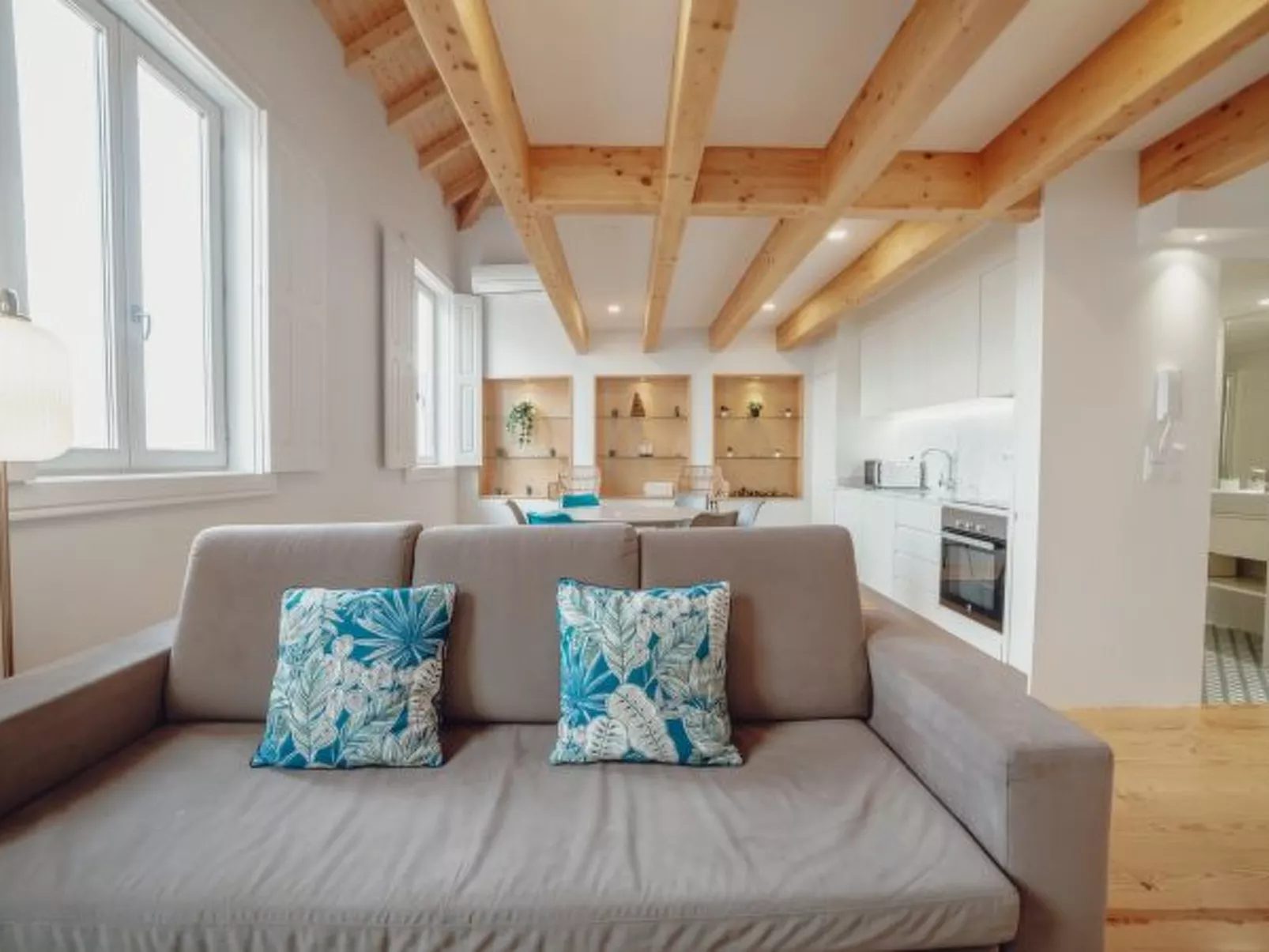 DOWNTOWN CLERIGOS with RIVER VIEW by VACATIONY - Inside