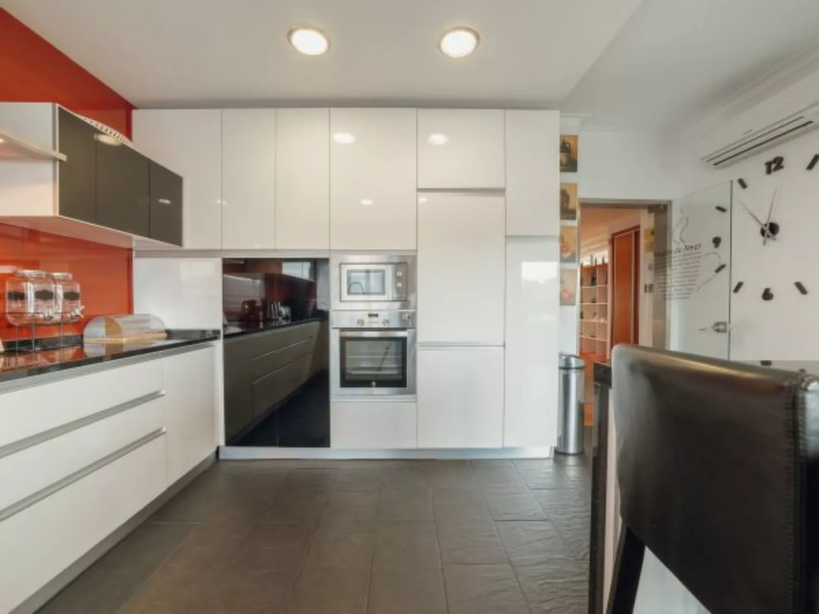 POOL & CINEMA VILLA by VACATIONY - Inside