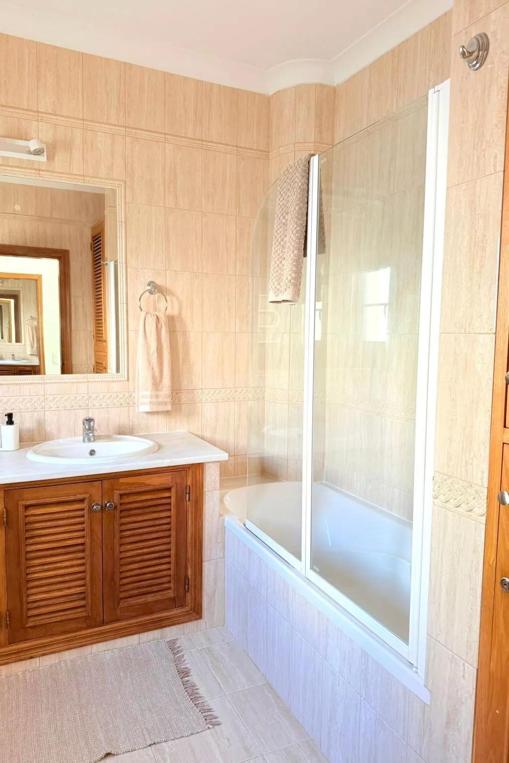 Mit beheiztem Pool - Inside