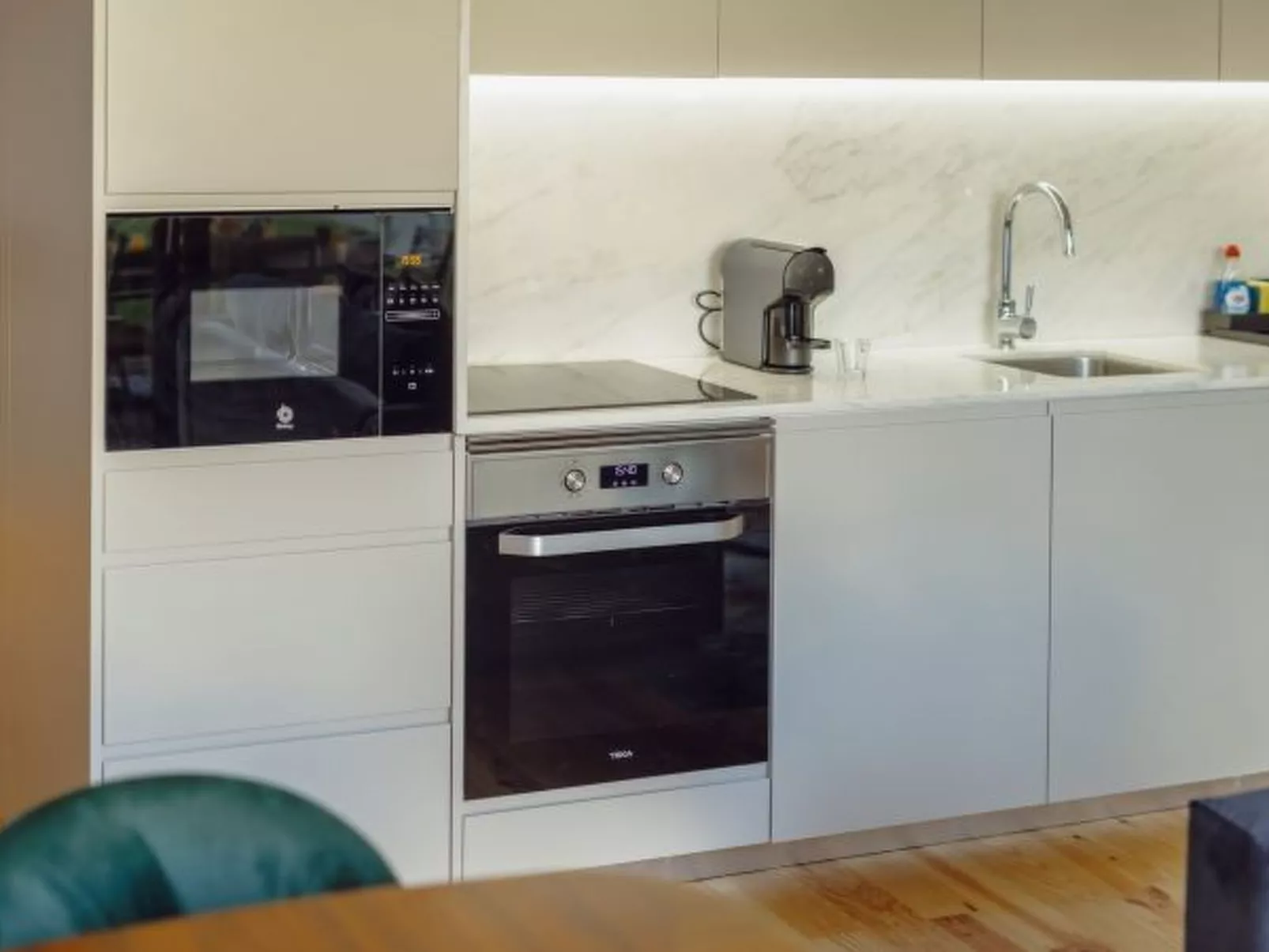 LEGACY OPORTO PREMIUM APARTMENT B by VACATIONY - Inside