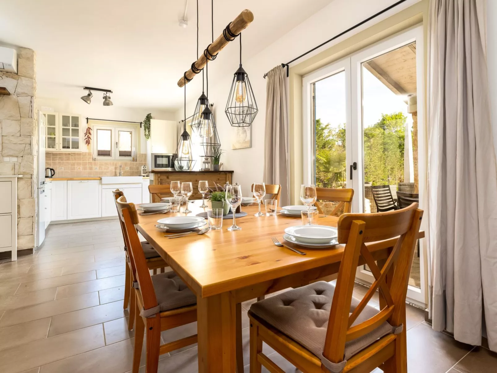 Eine luxuriöse Villa "Maslina" mit Pool und Grill - Dedans