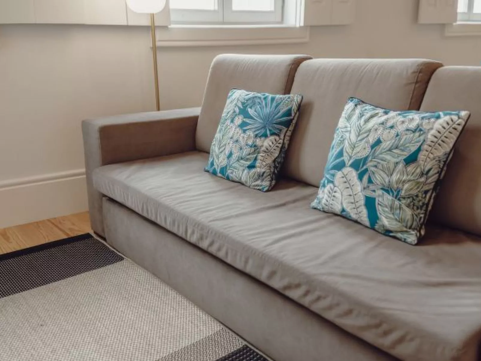 DOWNTOWN CLERIGOS with RIVER VIEW by VACATIONY - Inside