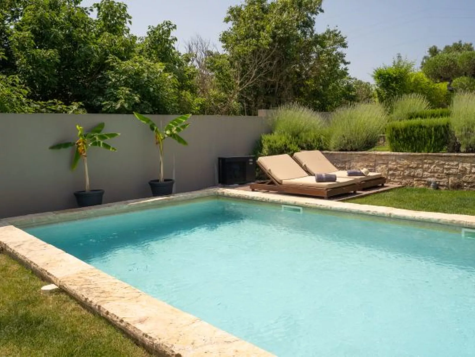 Villa Royal with heated pool - Image-tags.info