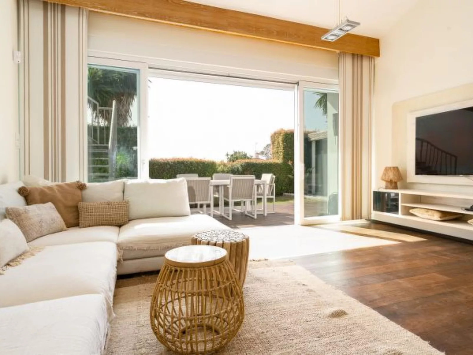 Villa Madrugada, beachside villa in Costabella - Image-tags.info