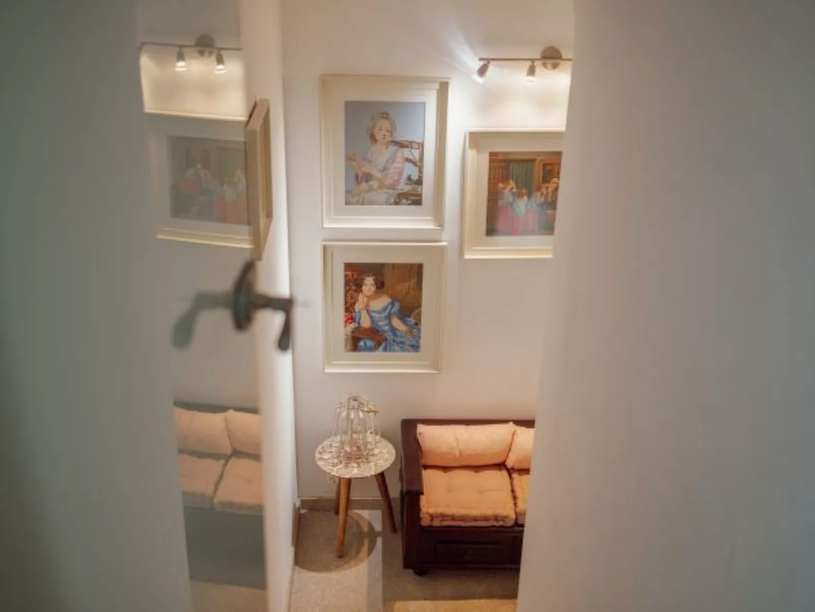 POOL & CINEMA VILLA by VACATIONY - Inside