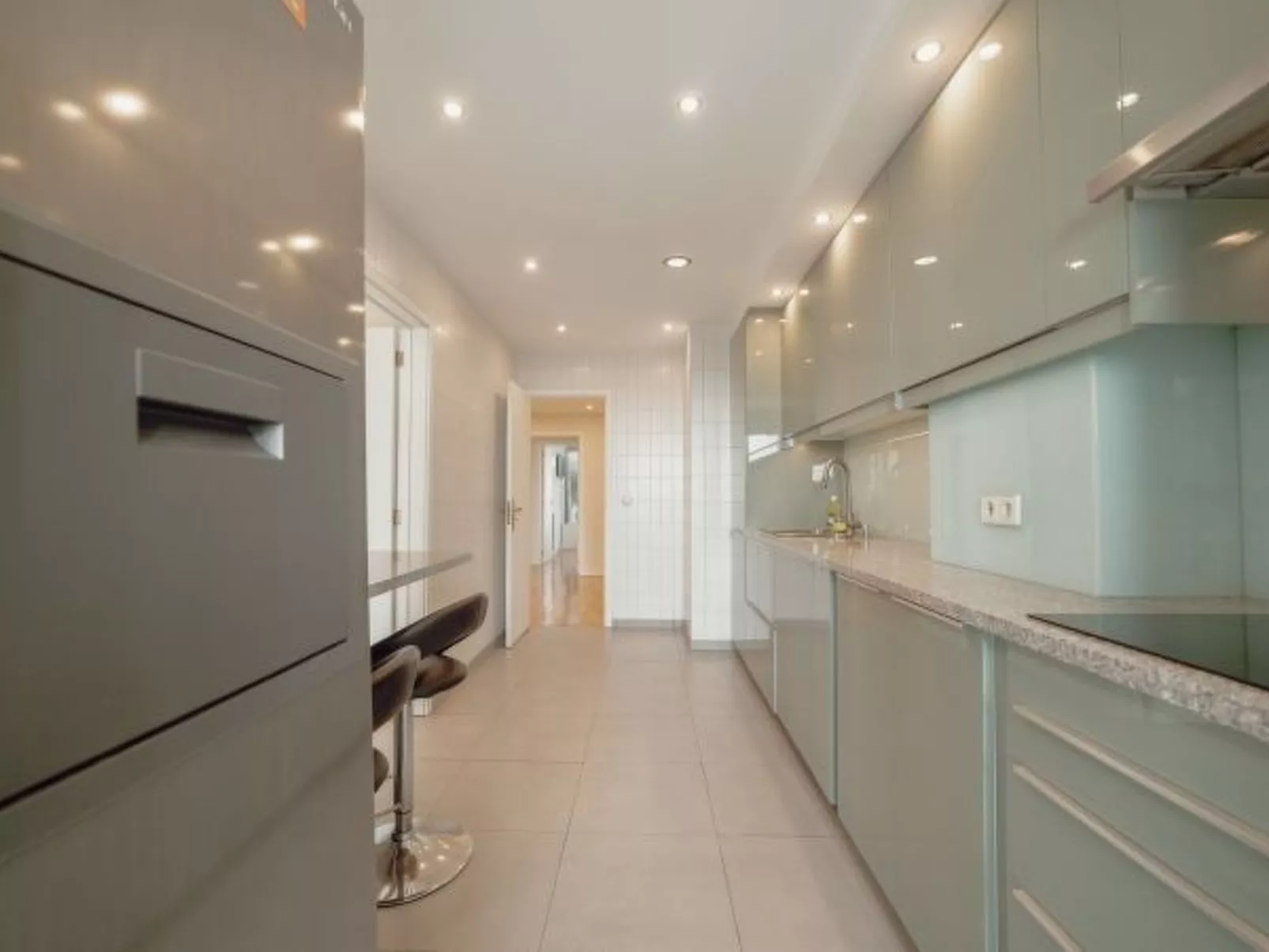 DOWNTOWN GRAND TOWER VIEW by VACATIONY - Inside