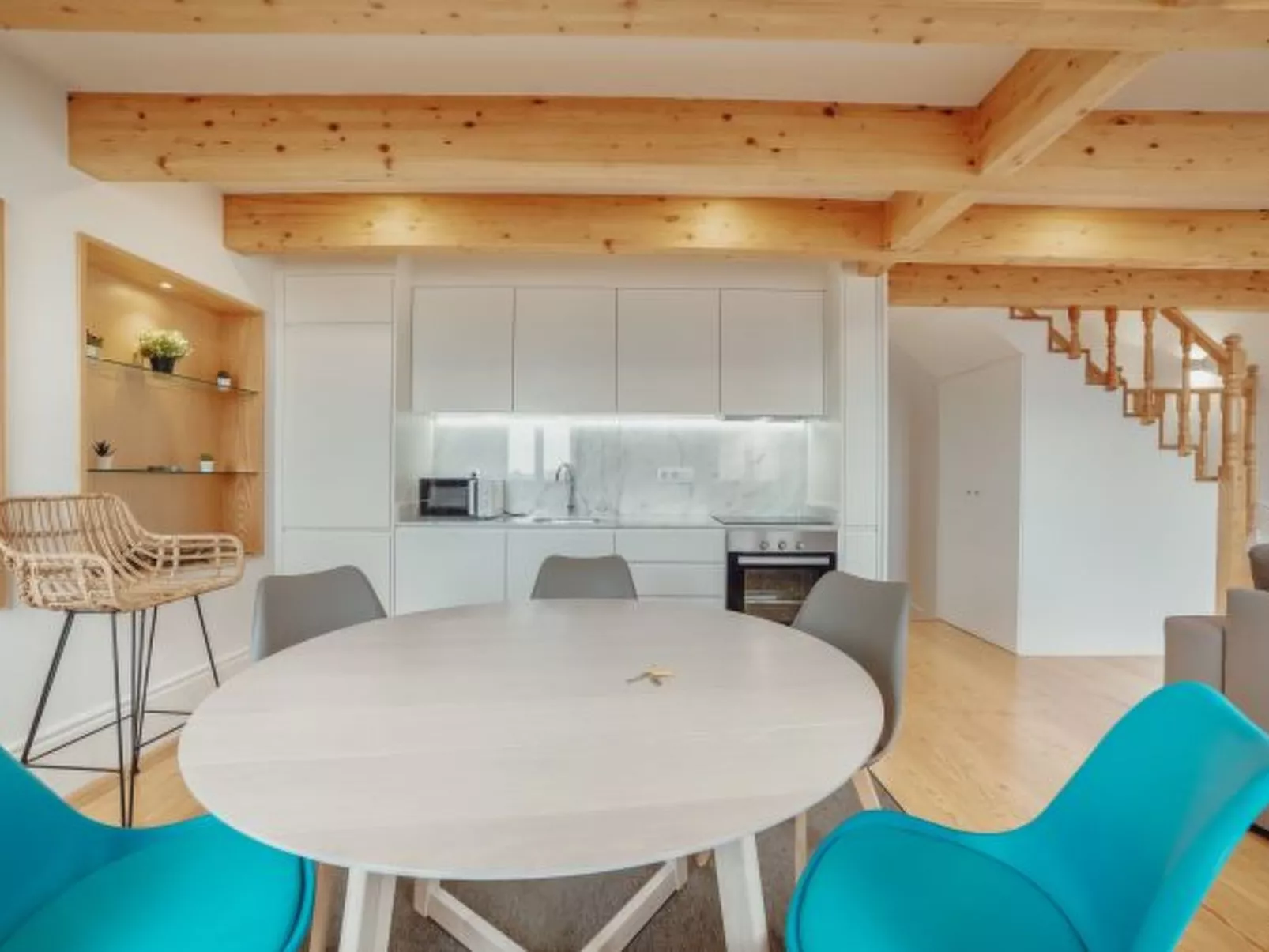 DOWNTOWN CLERIGOS with RIVER VIEW by VACATIONY - Inside