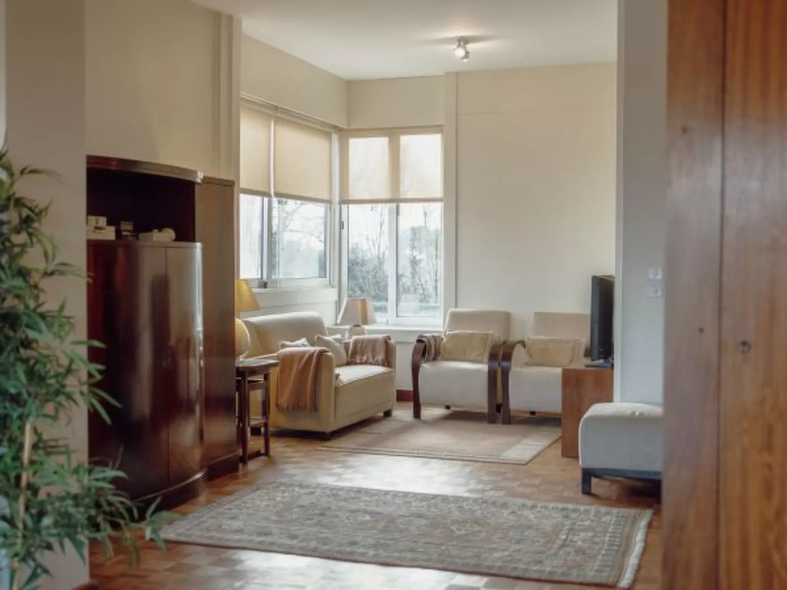 GRAND BOTANIC GARDEN APARTMENT by VACATIONY - Inside