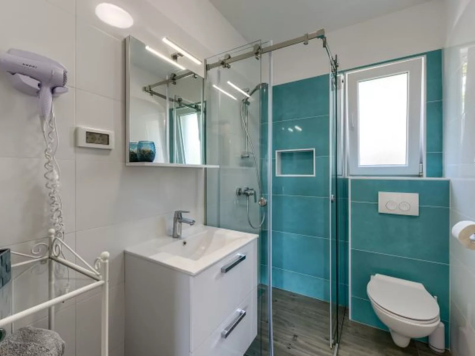 Villa Azzuro with jacuzzi and pool - Image-tags.info