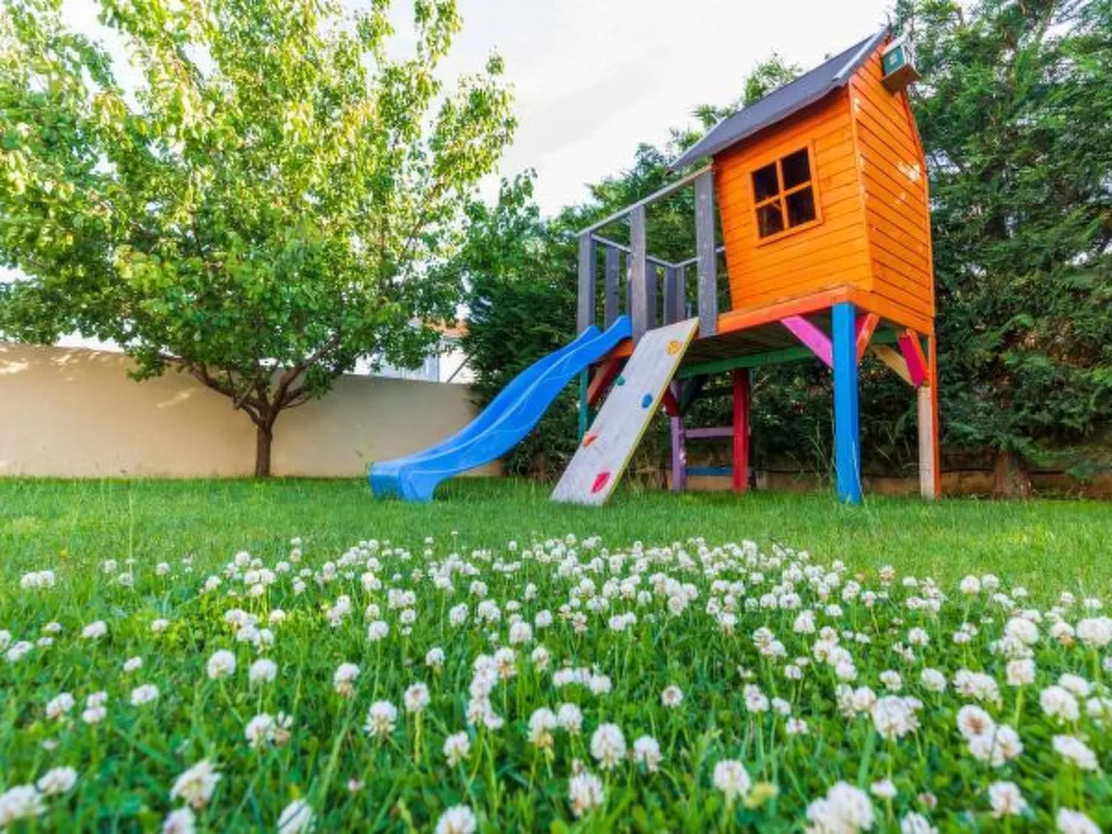 Great Villa Field Hills with sauna and jacuzzi - Image-tags.info