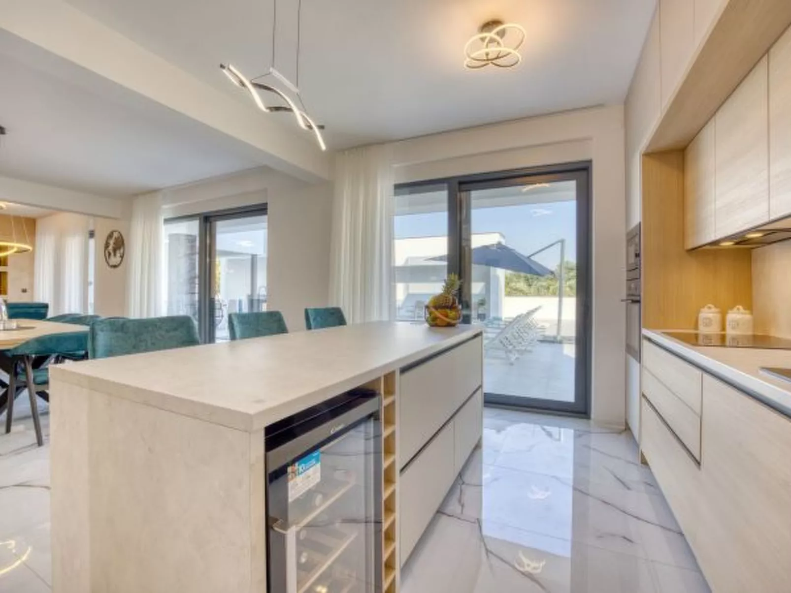 Villa Elena with two pools and spa - Image-tags.info