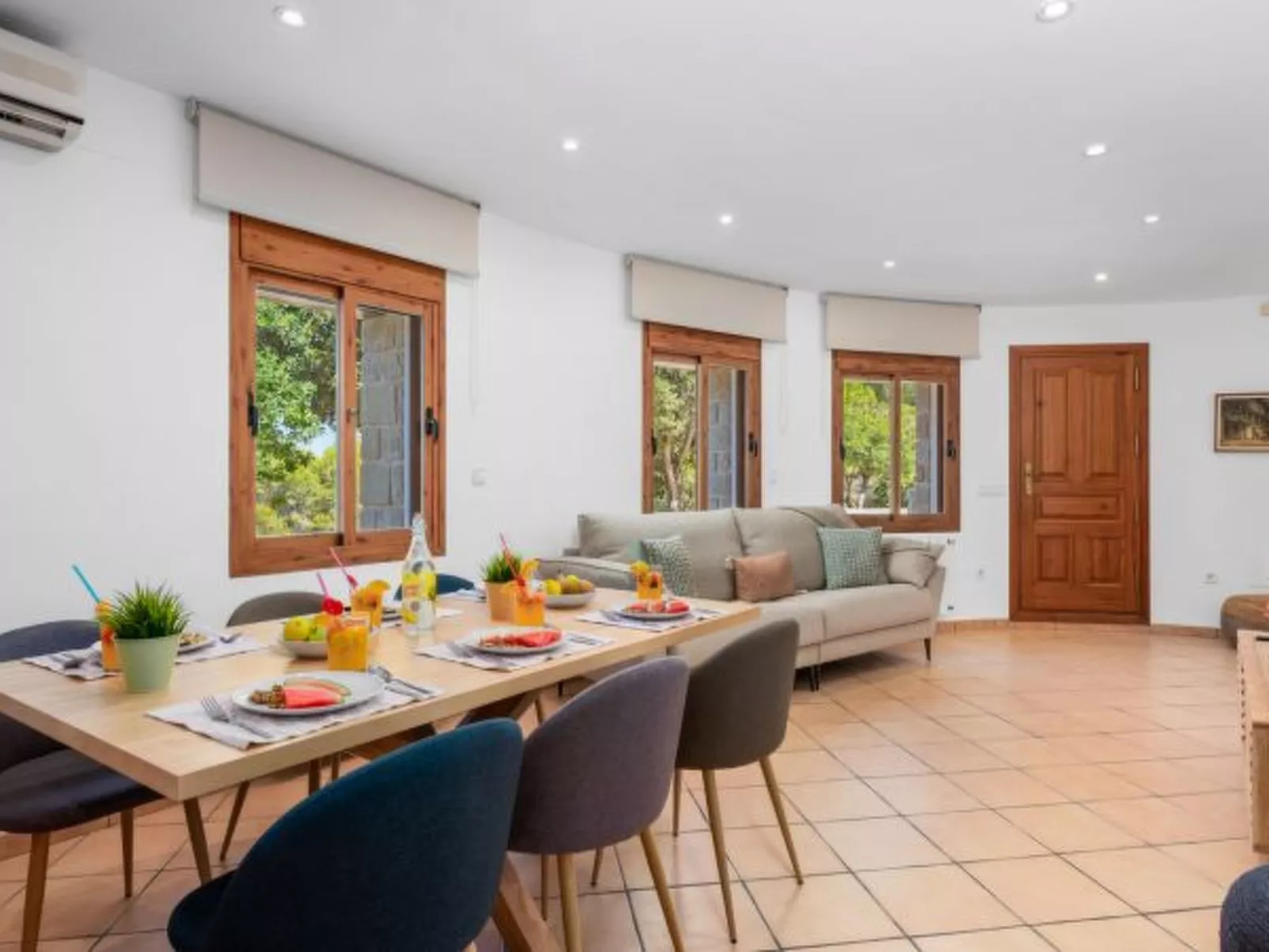 Villa Joan - PlusHolidays - Image-tags.info