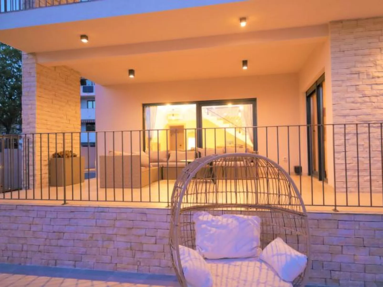 Villa Magale with a pool - Image-tags.info