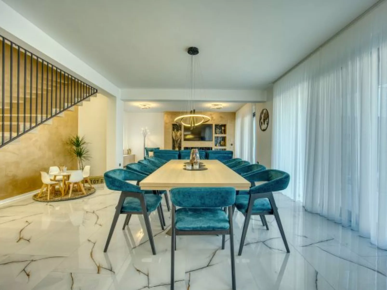 Villa Elena with two pools and spa - Image-tags.info