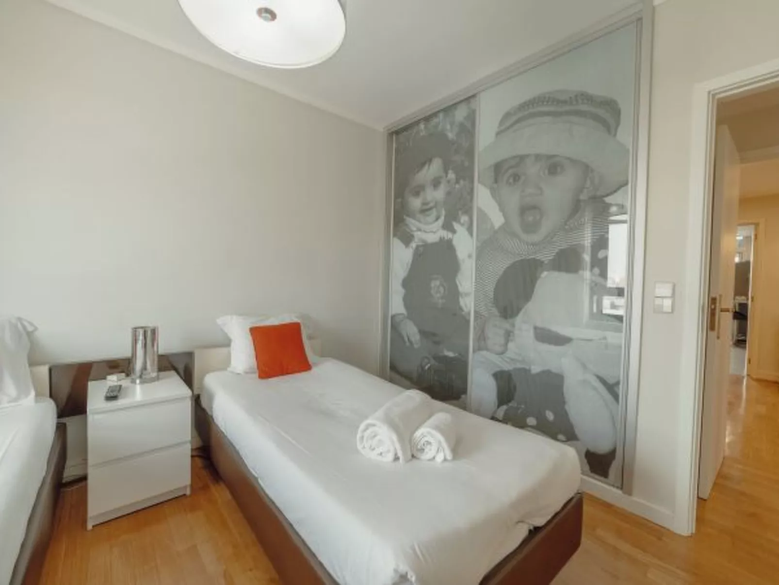 DOWNTOWN GRAND TOWER VIEW by VACATIONY - Inside