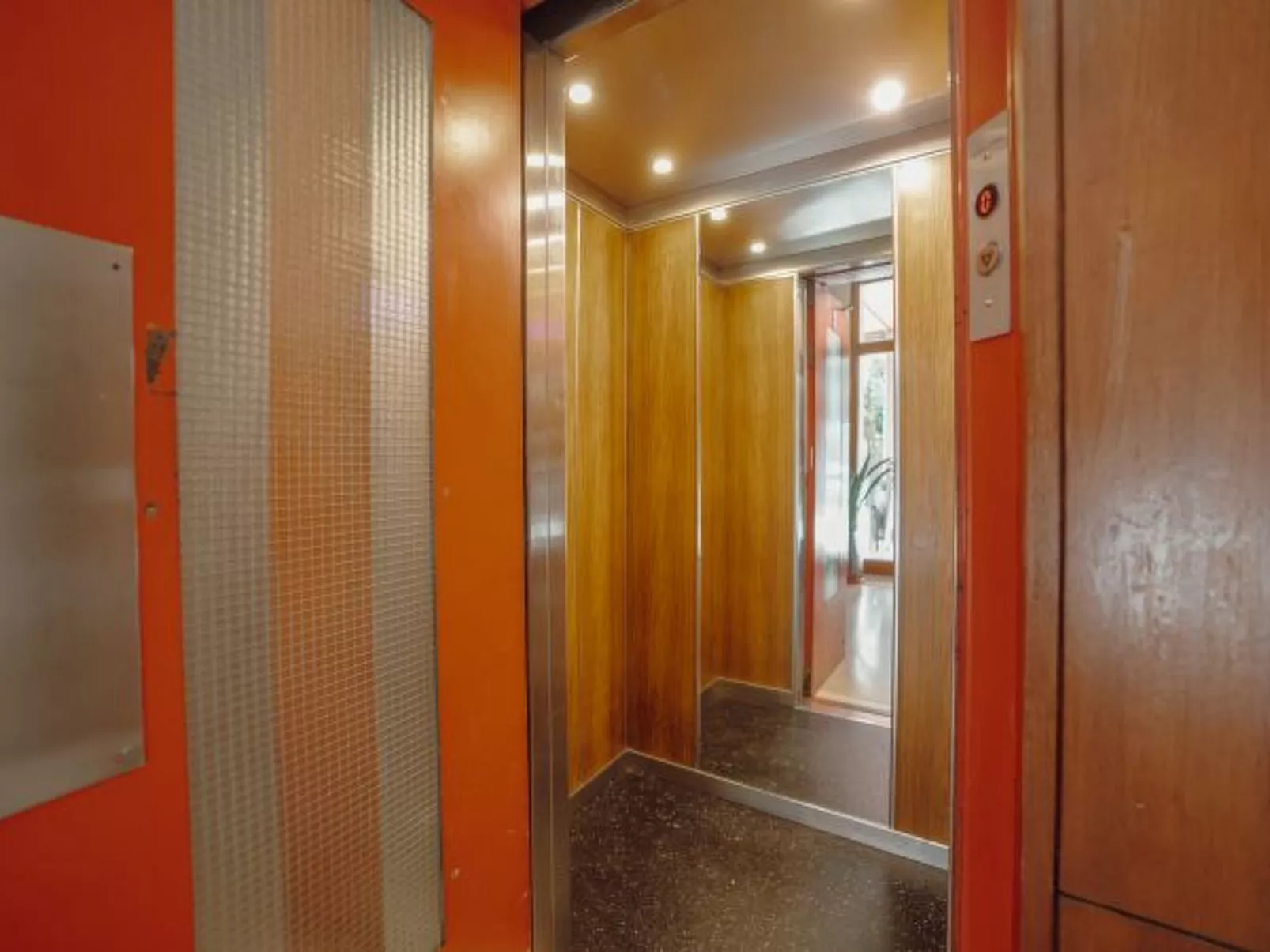 GRAND BOTANIC GARDEN APARTMENT by VACATIONY - Inside