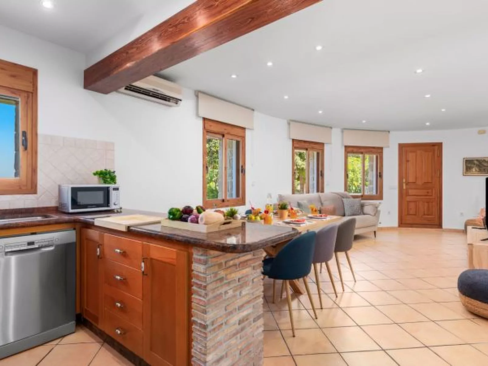 Villa Joan - PlusHolidays - Image-tags.info