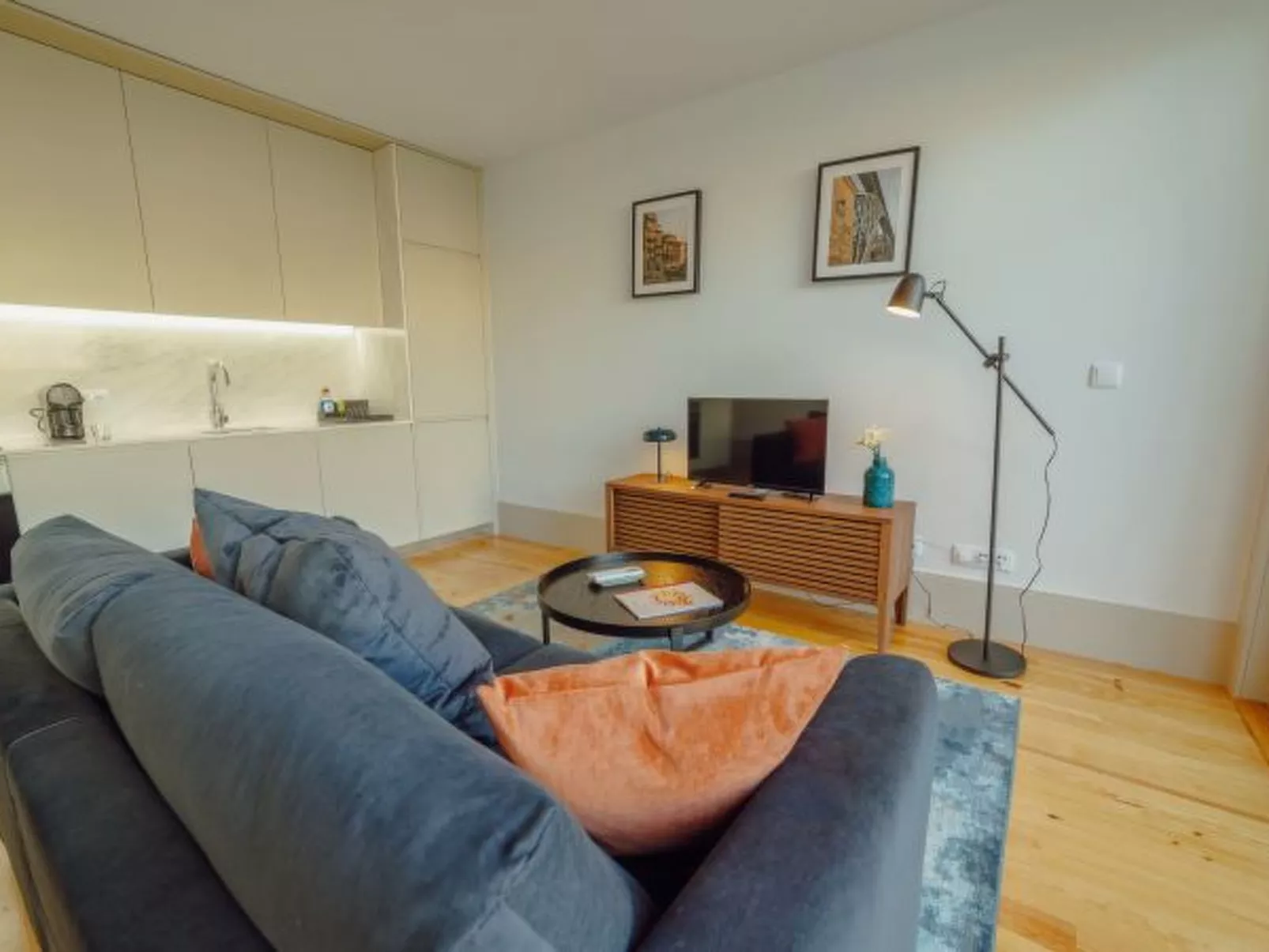 LEGACY OPORTO PREMIUM APARTMENT B by VACATIONY - Inside