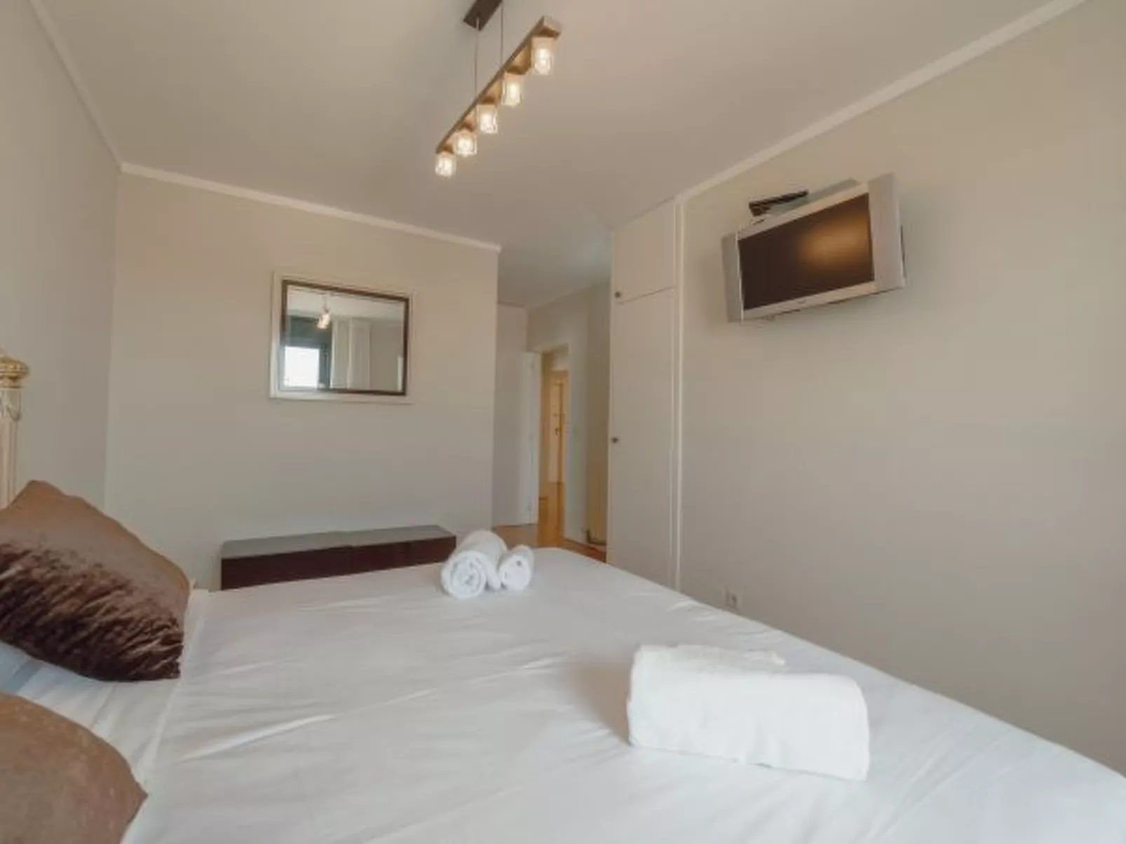 DOWNTOWN GRAND TOWER VIEW by VACATIONY - Inside