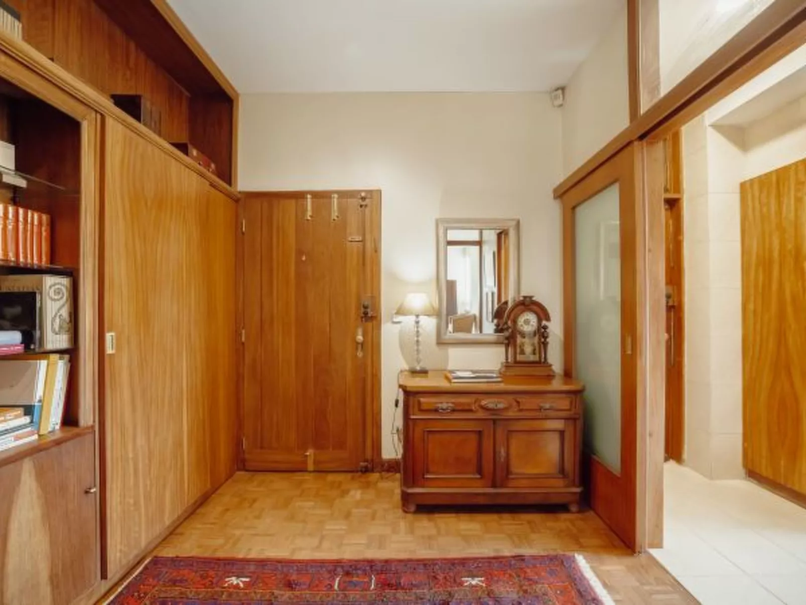 GRAND BOTANIC GARDEN APARTMENT by VACATIONY - Inside