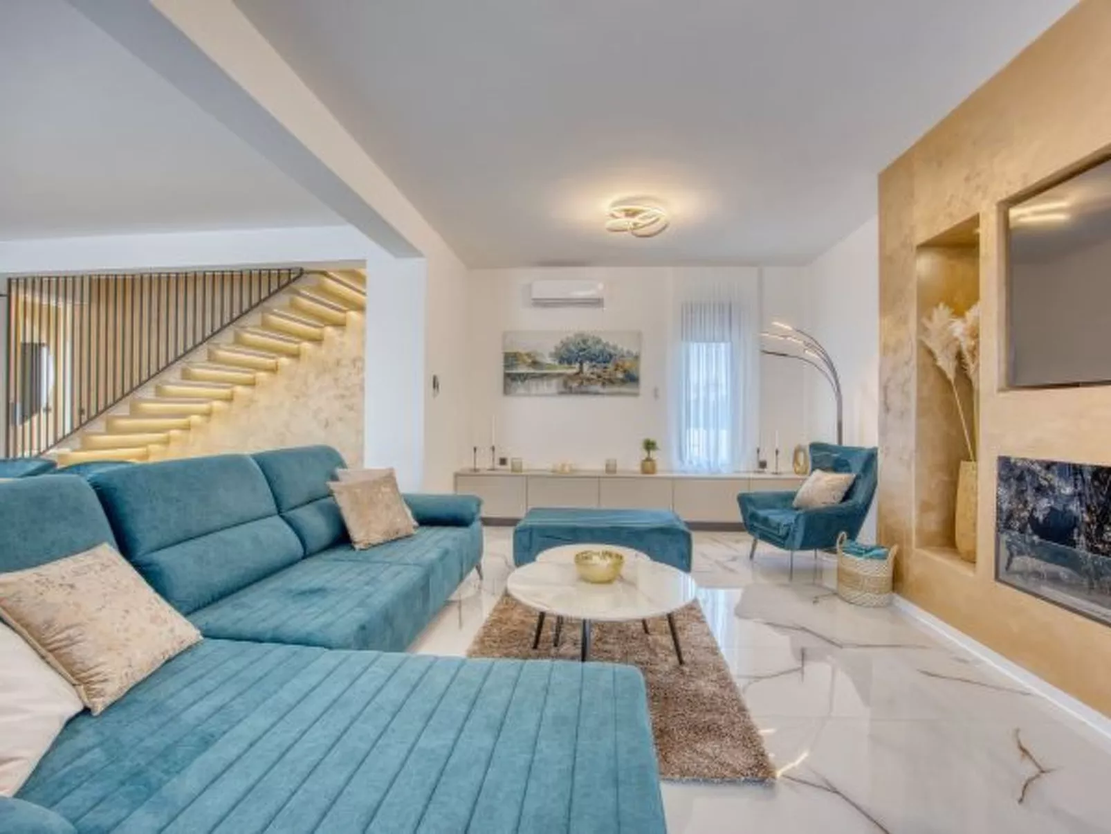 Villa Elena with two pools and spa - Image-tags.info