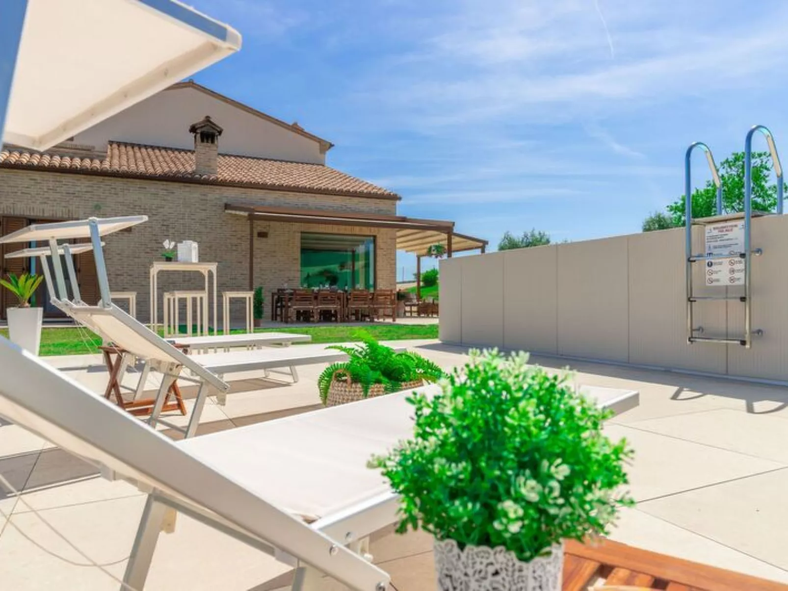 Villa Clair - Draußen