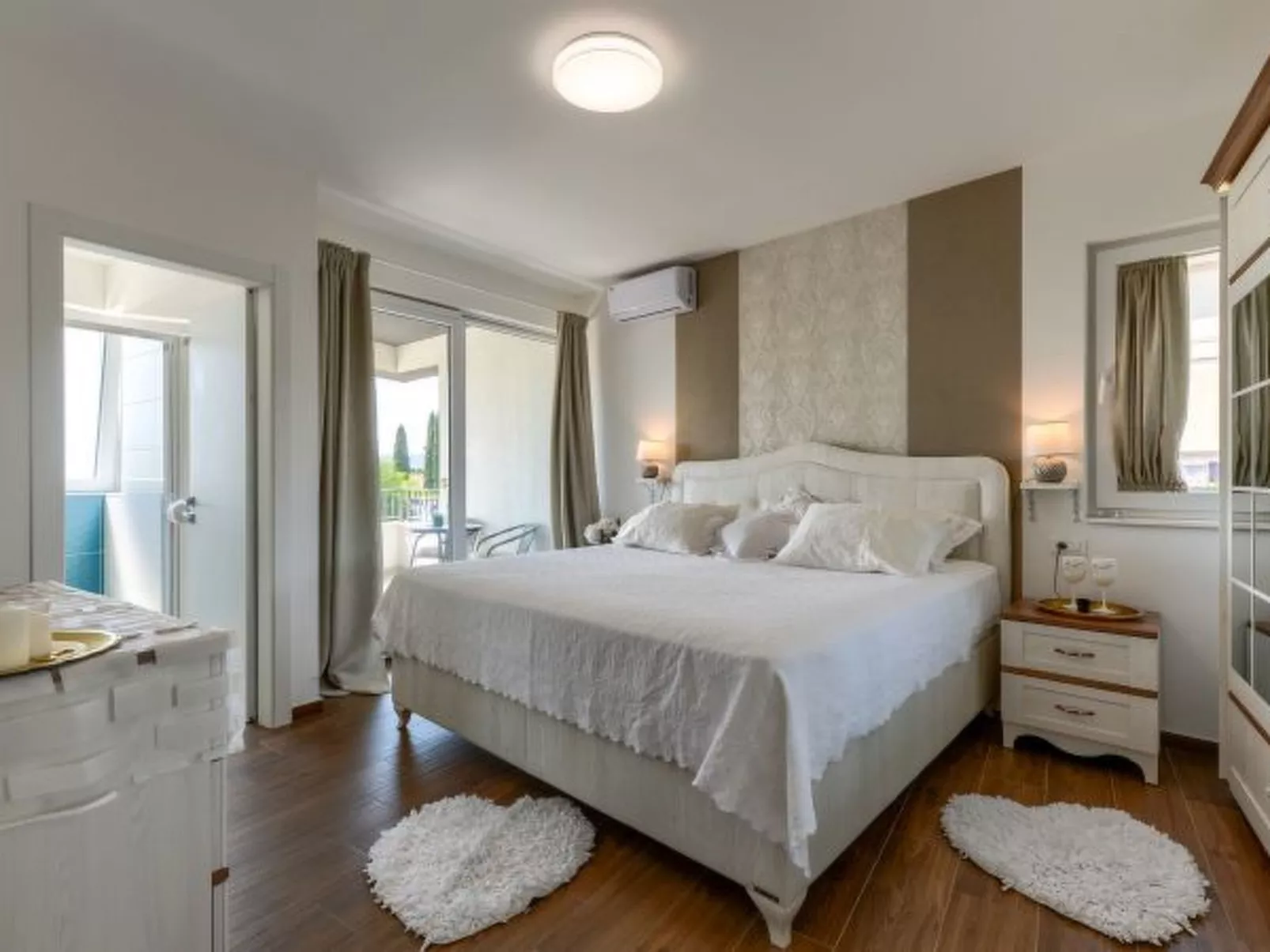 Villa Azzuro with jacuzzi and pool - Image-tags.info